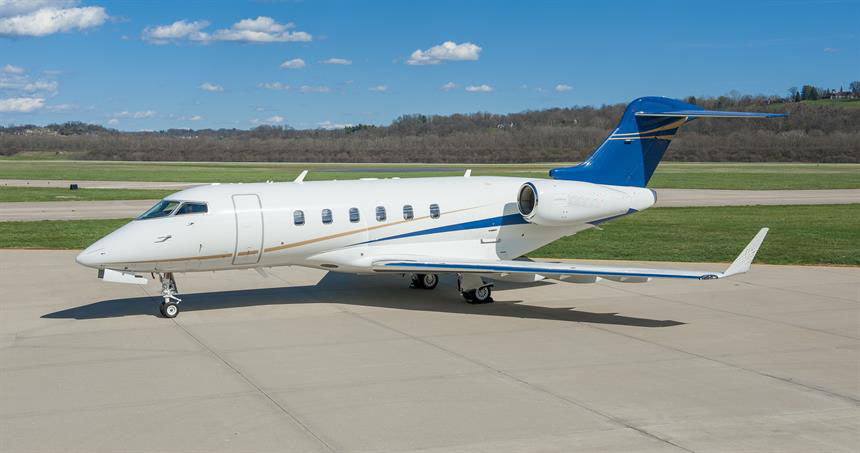 Challenger 300 super midsize private jet for charter
