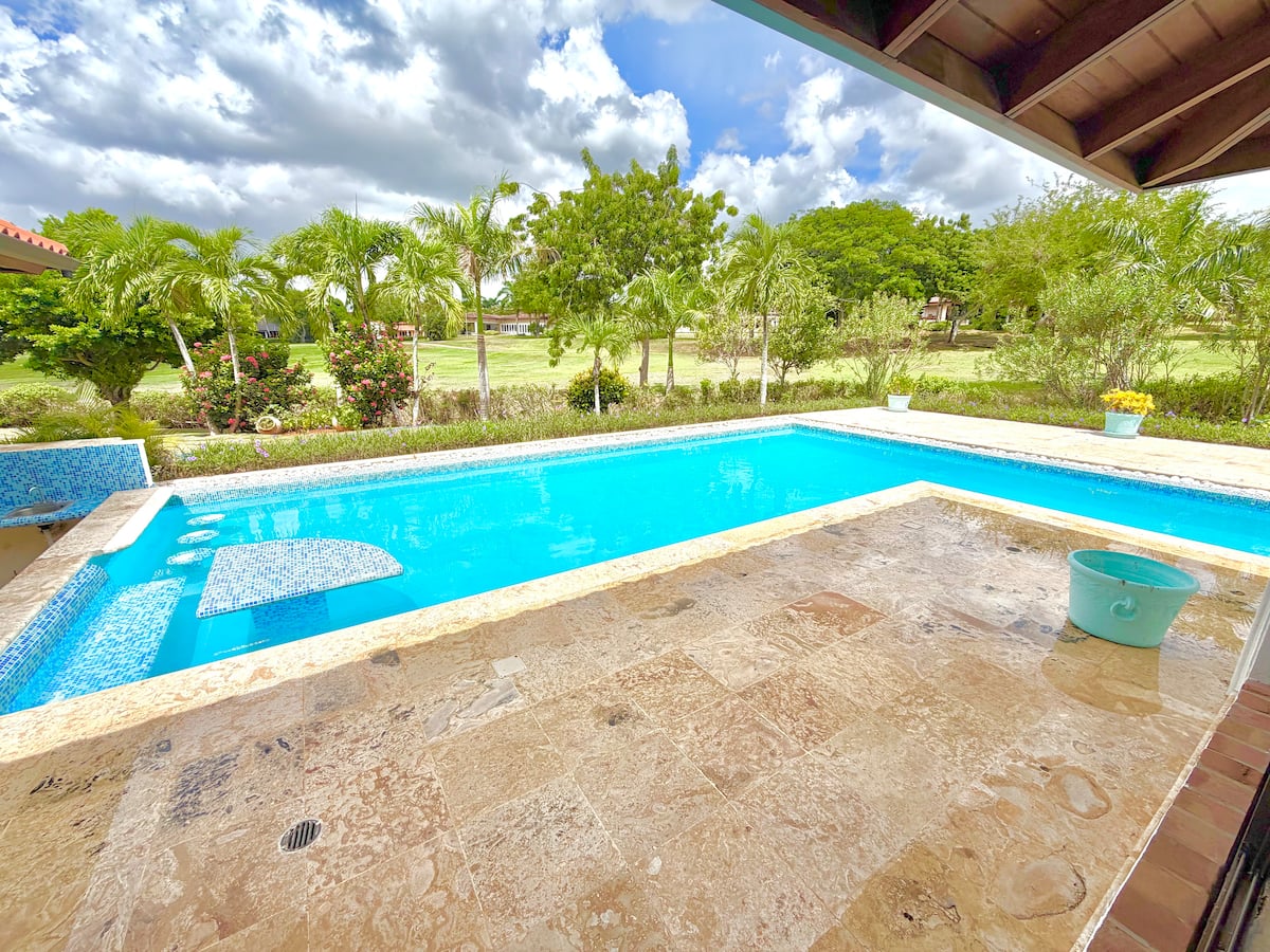 Golf course villa with pool and pool table